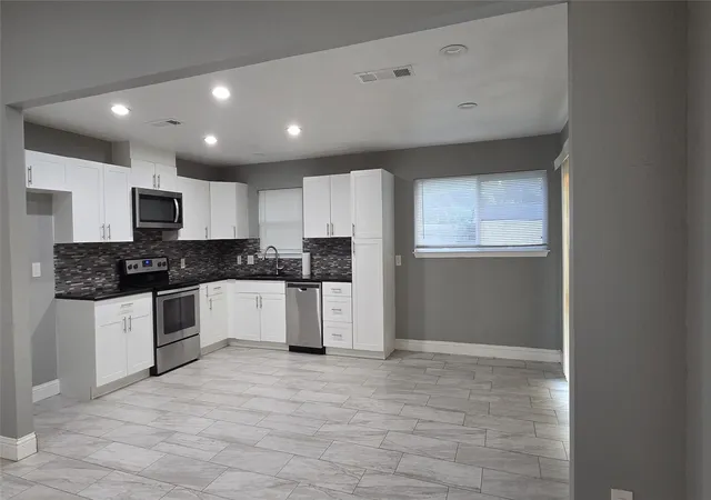 Photo 3 of Multi family home for sale at 603 Woodhaven Pl, Richardson, TX 75081 | MLS# 21295036 | Listing updated on 2026-08-17