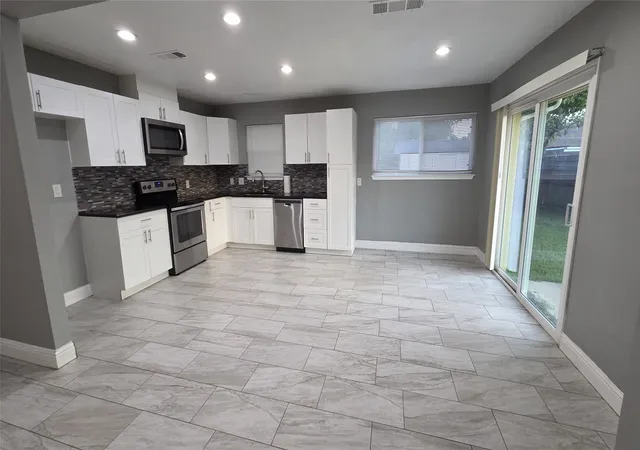 Photo 4 of House for sale at 603 Woodhaven Pl, Richardson, TX 75081 | MLS# 21295036 | Listing updated on 2026-09-23