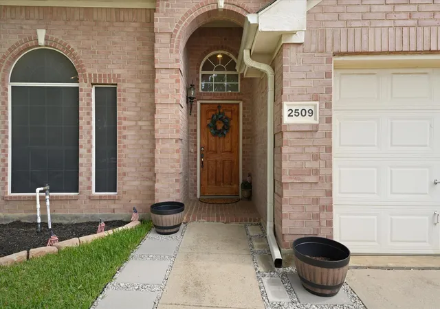 Photo 2 of Single family home for sale at 2509 Kariba Ln, Denton, TX 76210 | MLS# 21299277 | Listing updated on 2026-09-01