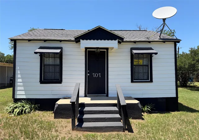 Homes for sale in Cisco, TX | 707 E 23rd St, Cisco, TX 76437 | MLS# 21300378