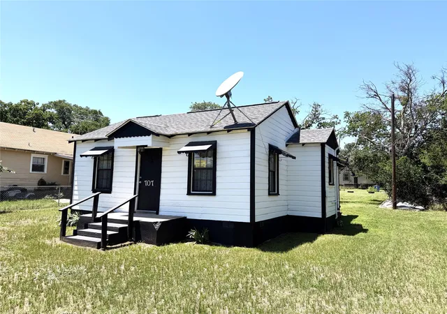 Homes for sale in Cisco, TX | 707 E 23Rd St, Cisco, TX 76437 | MLS# 21300378