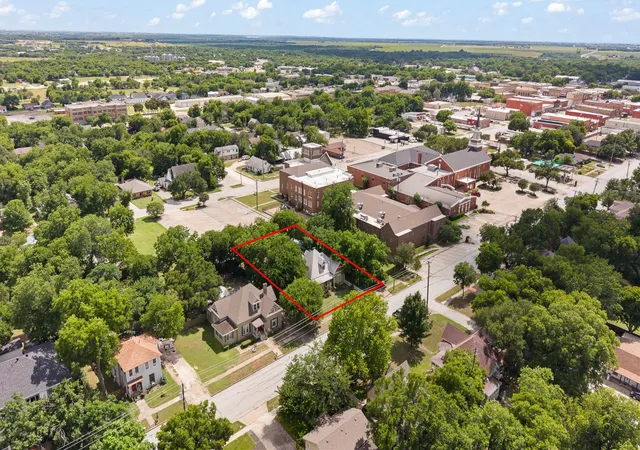 Homes for sale in Hillsboro, TX | 320 E Franklin St, Hillsboro, TX 76645 | MLS# 21300125