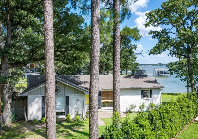 Photo 1 of Single family home for sale at 1725 Oak Shore Dr, Tool, TX 75143 | MLS# 21298914 | Listing updated on 2026-09-21