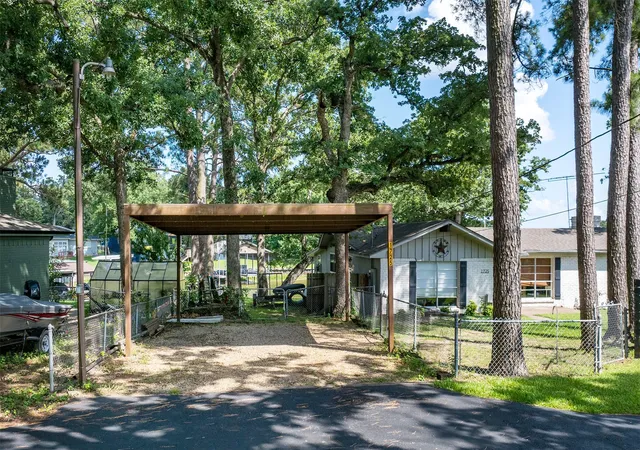 Photo 3 of Single family home for sale at 1725 Oak Shore Dr, Tool, TX 75143 | MLS# 21298914 | Listing updated on 2026-09-21