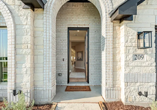 Photo 3 of Sale Pending at 209 Saddletree Dr, Nevada, TX 75173 | MLS# 21299743 | Listing updated on 2026-08-24