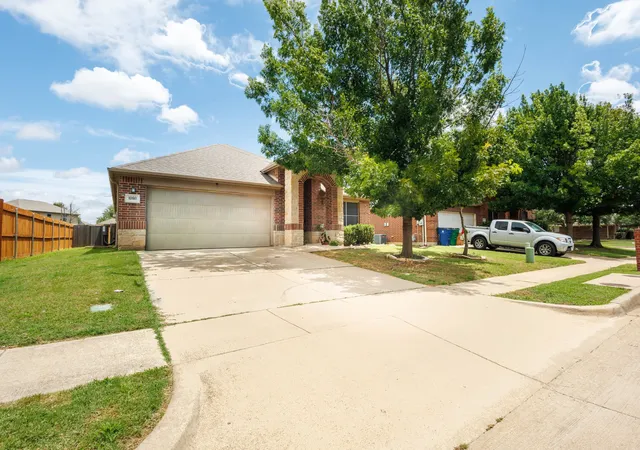 Homes for sale in Crowley, TX | 1005 Oarlock Dr, Crowley, TX 76036 | MLS# 21300063
