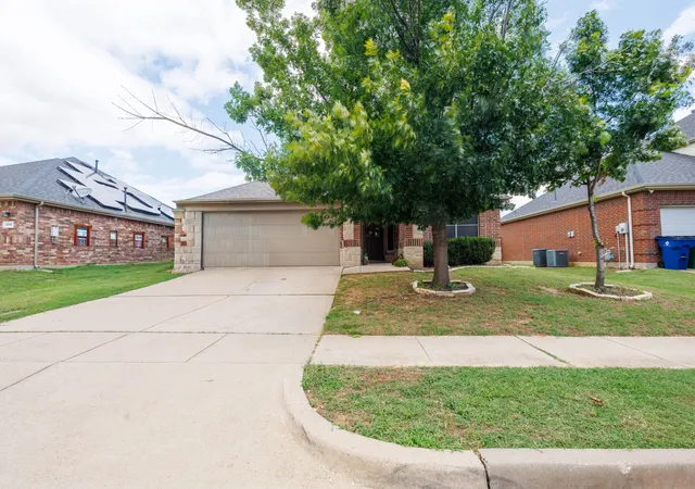 Homes for sale in Crowley, TX | 1005 Oarlock Dr, Crowley, TX 76036 | MLS# 21300063