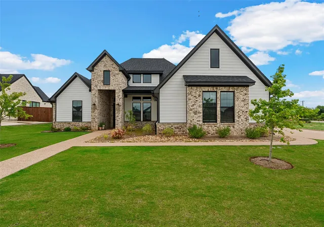 Photo 1 of Single family home for sale at 13062 Rainier Dr, Woodway, TX 76712 | MLS# 21297988 | Listing updated on 2026-08-21