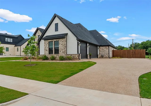 Photo 2 of Single family home for sale at 13062 Rainier Dr, Woodway, TX 76712 | MLS# 21297988 | Listing updated on 2026-08-21