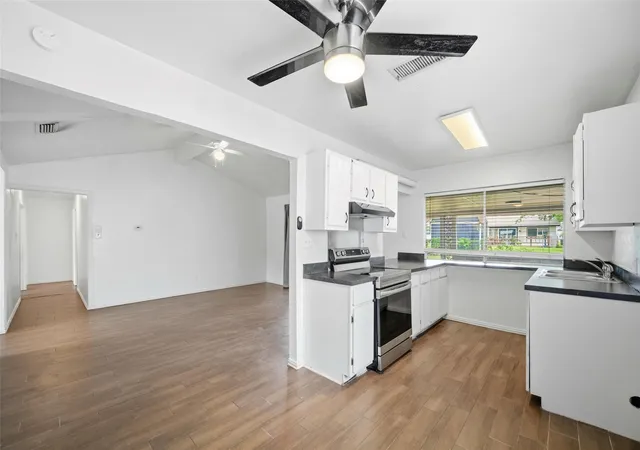 Photo 3 of Single family home for sale at 1606 Natches Dr, Arlington, TX 76014 | MLS# 21295969 | Listing updated on 2026-07-21