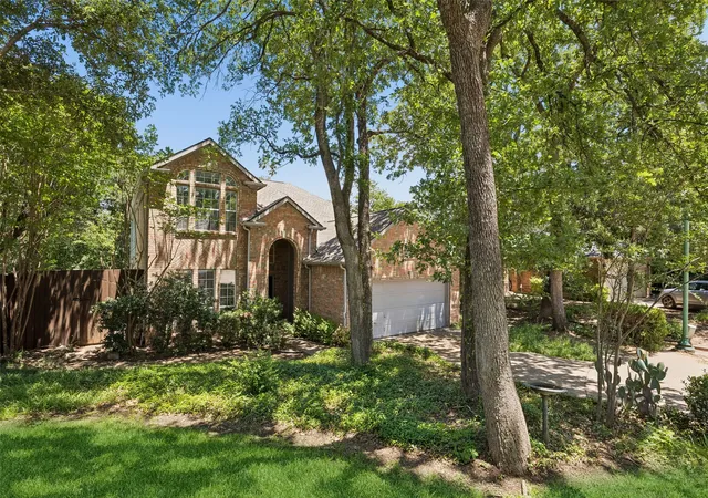 3rd image of 2401 Pinehurst Ct, Lewisville, TX 75077 | MLS# 21298397