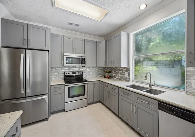 4th image of 2401 Pinehurst Ct, Lewisville, TX 75077 | MLS# 21298397