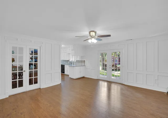 Photo 3 of Single family home for sale at 638 Arawe Cir E, Irving, TX 75060 | MLS# 21288642 | Listing updated on 2026-08-22