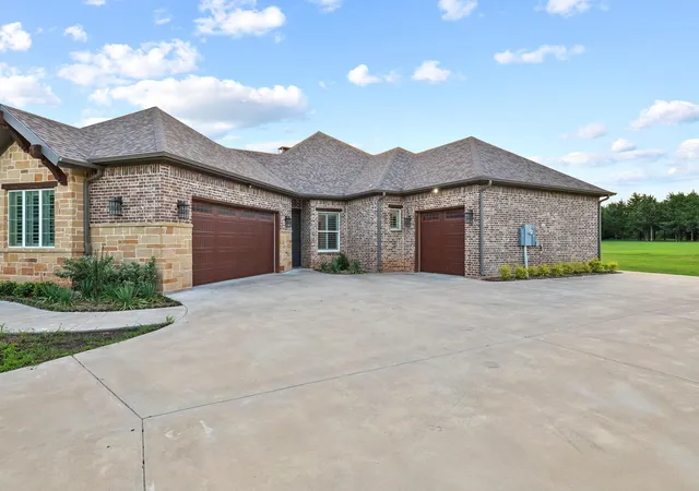Homes for sale in Pottsboro, TX | 231 Geis Dr, Pottsboro, TX 75076 | MLS# 21300541