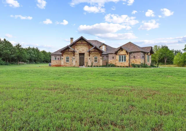 Homes for sale in Pottsboro, TX | 231 Geis Dr, Pottsboro, TX 75076 | MLS# 21300541