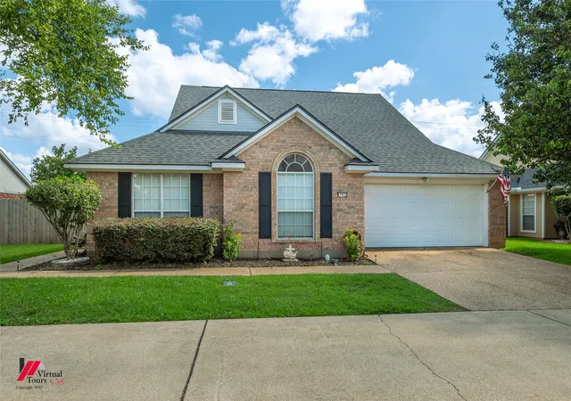 1st image of 195 Kings Xing, Shreveport, LA 71105 | MLS# 21300772