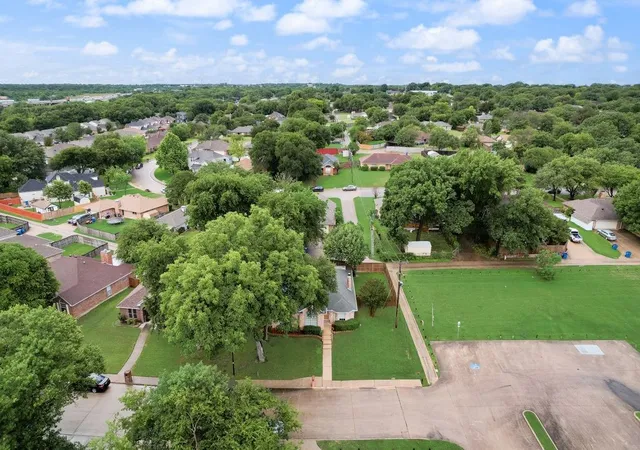 Homes for sale in De Soto, TX | 425 Alpine Dr, De Soto, TX 75115 | MLS# 21300186