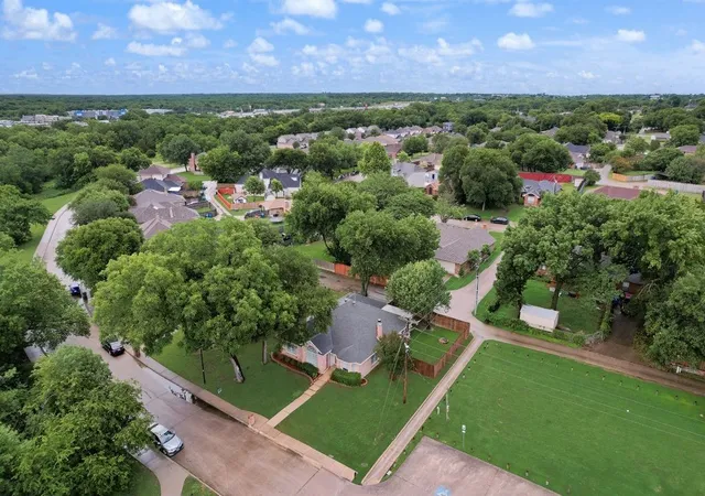 Homes for sale in De Soto, TX | 425 Alpine Dr, De Soto, TX 75115 | MLS# 21300186