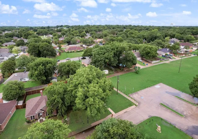 Homes for sale in De Soto, TX | 425 Alpine Dr, De Soto, TX 75115 | MLS# 21300186