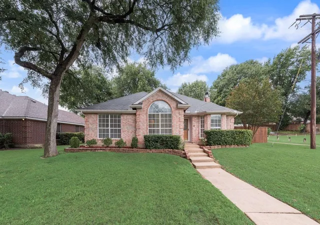 Homes for sale in De Soto, TX | 425 Alpine Dr, De Soto, TX 75115 | MLS# 21300186