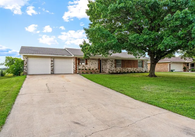 Homes for sale in Lorena, TX | 211 Cindy Ann St, Lorena, TX 76655 | MLS# 21300732