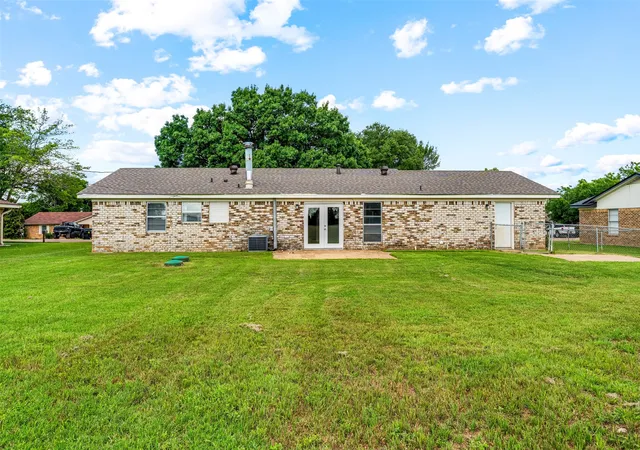 Homes for sale in Lorena, TX | 211 Cindy Ann St, Lorena, TX 76655 | MLS# 21300732