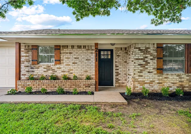 Homes for sale in Lorena, TX | 211 Cindy Ann St, Lorena, TX 76655 | MLS# 21300732