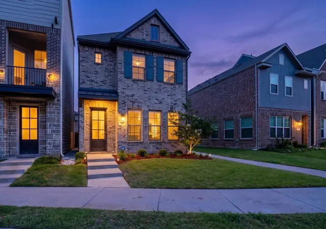 Townhouse for sale at 7539 Edgeware Rd, Dallas, TX 75228 | MLS# 21253224