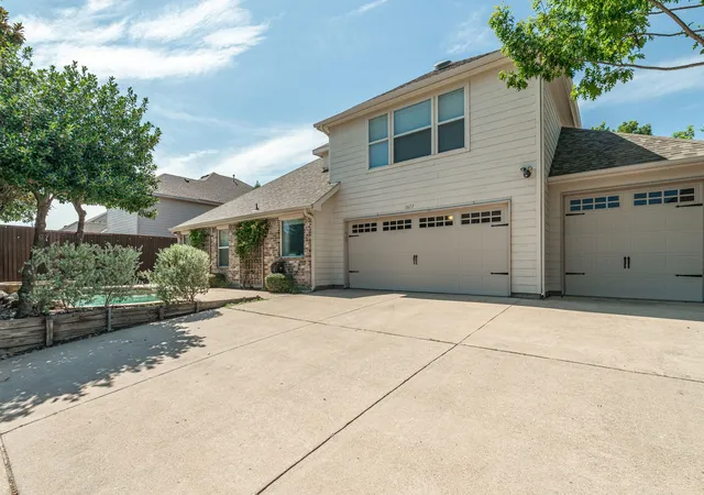 Photo 2 of Single family home for sale at 1611 Country Brook Ln, Allen, TX 75002 | MLS# 21295327 | Listing updated on 2026-08-23