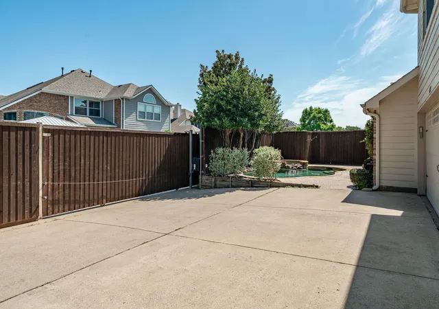 Photo 4 of Single family home for sale at 1611 Country Brook Ln, Allen, TX 75002 | MLS# 21295327 | Listing updated on 2026-08-23