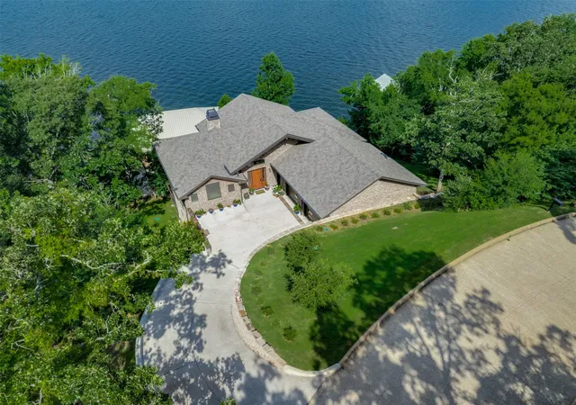 Photo 3 of Single family home for sale at 127 Lake Bluff Dr, Bullard, TX 75757 | MLS# 21300765 | Listing updated on 2026-08-22