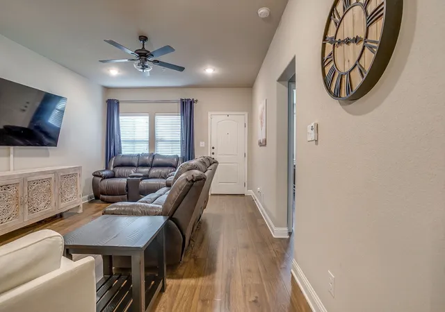 Photo 3 of Single family home for sale at 464 Pine St, Burleson, TX 76028 | MLS# 21299857 | Listing updated on 2026-07-17