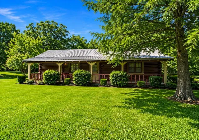 Homes for sale in Athens, TX | 3221 Bandera St, Athens, TX 75752 | MLS# 21300585