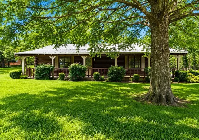 Homes for sale in Athens, TX | 3221 Bandera St, Athens, TX 75752 | MLS# 21300585