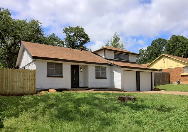 Photo 2 of Sale Pending at 3424 Grady St, Forest Hill, TX 76119 | MLS# 21295853 | Listing updated on 2026-07-16