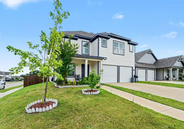 Photo 2 of Single family home for sale at 101 Spring Creek Ln, Terrell, TX 75160 | MLS# 21300927 | Listing updated on 2026-08-26