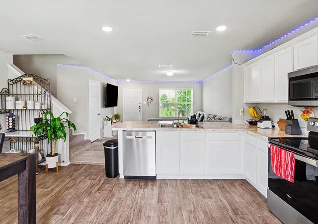 Photo 3 of Single family home for sale at 101 Spring Creek Ln, Terrell, TX 75160 | MLS# 21300927 | Listing updated on 2026-08-26