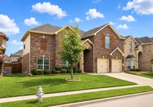Photo 3 of Single family home for sale at 9828 Milkweed Ln, Fort Worth, TX 76177 | MLS# 21300735 | Listing updated on 2026-08-22