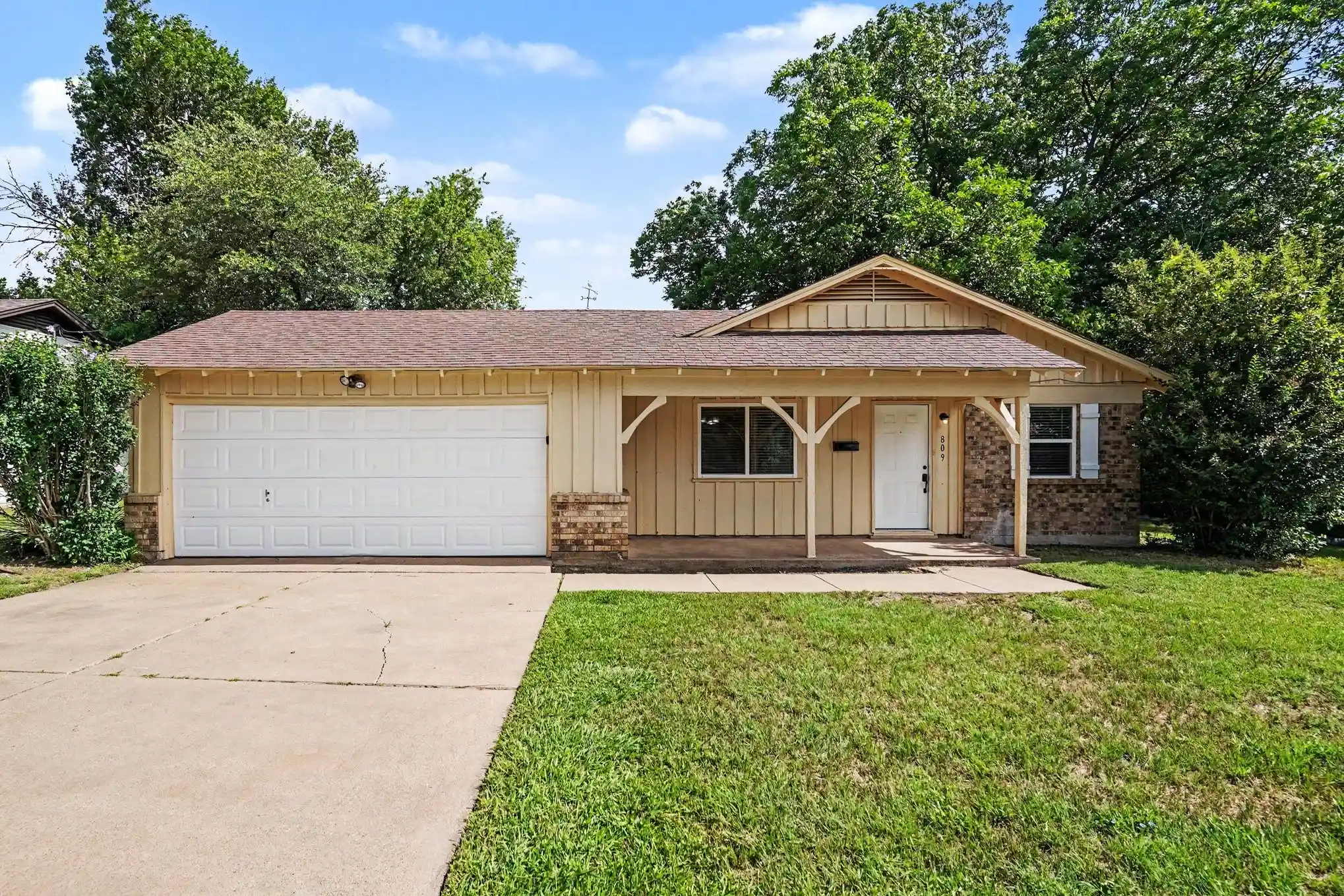 Photo 1 of Single family home for sale at 809 E Bovell St, Crowley, TX 76036 | MLS# 21292732 | Listing updated on 2026-10-29