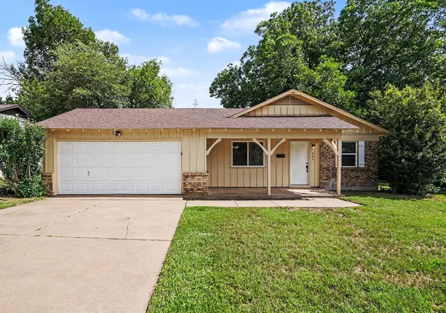 Photo 1 of Single family home for sale at 809 E Bovell St, Crowley, TX 76036 | MLS# 21292732 | Listing updated on 2026-08-22