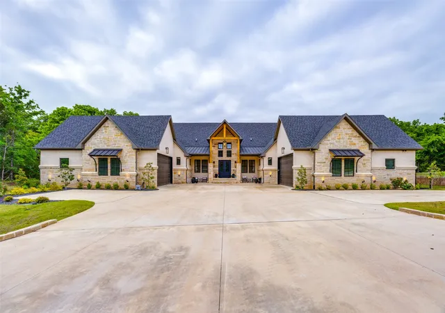 Photo 1 of Single family home for sale at 704 Palisades Dr, Gordonville, TX 76245 | MLS# 21299626 | Listing updated on 2026-10-03