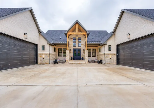 Photo 2 of Single family home for sale at 704 Palisades Dr, Gordonville, TX 76245 | MLS# 21299626 | Listing updated on 2026-10-03