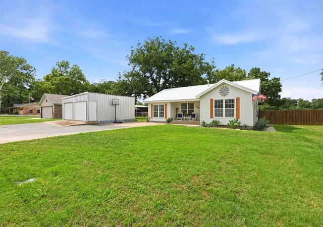 Homes for sale in Springtown, TX | 308 W 1st St, Springtown, TX 76082 | MLS# 21299863