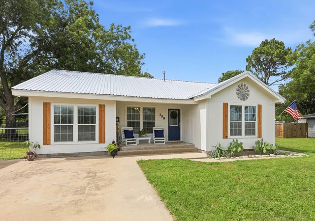 Homes for sale in Springtown, TX | 308 W 1St St, Springtown, TX 76082 | MLS# 21299863
