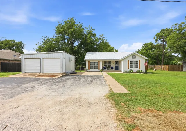 Homes for sale in Springtown, TX | 308 W 1St St, Springtown, TX 76082 | MLS# 21299863
