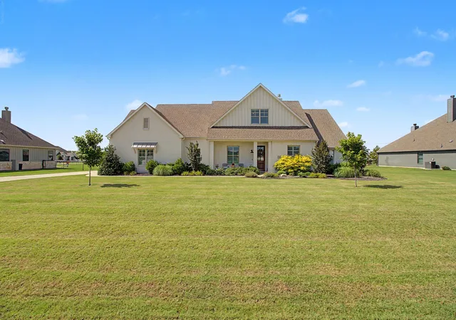 Photo 2 of Single family home for sale at 1401 Oliver Creek Ln, Justin, TX 76247 | MLS# 21300955 | Listing updated on 2026-07-07