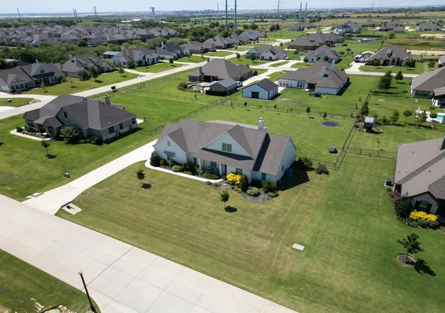 Homes for sale in Justin, TX | 1401 Oliver Creek Ln, Justin, TX 76247 | MLS# 21300955