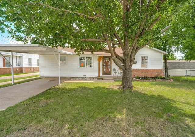1st image of 709 Charles St, Weatherford, TX 76086 | MLS# 21300936