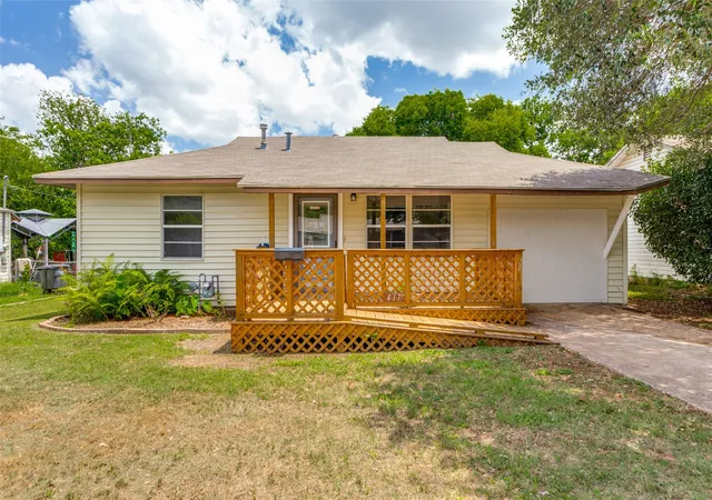 Photo 1 of Single family home for sale at 417 Marengo St, Cleburne, TX 76033 | MLS# 21299243 | Listing updated on 2026-08-22