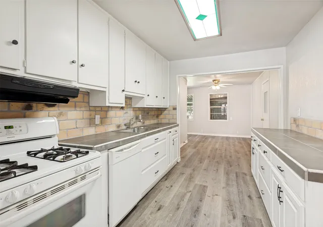Photo 3 of Single family home for sale at 417 Marengo St, Cleburne, TX 76033 | MLS# 21299243 | Listing updated on 2026-08-22